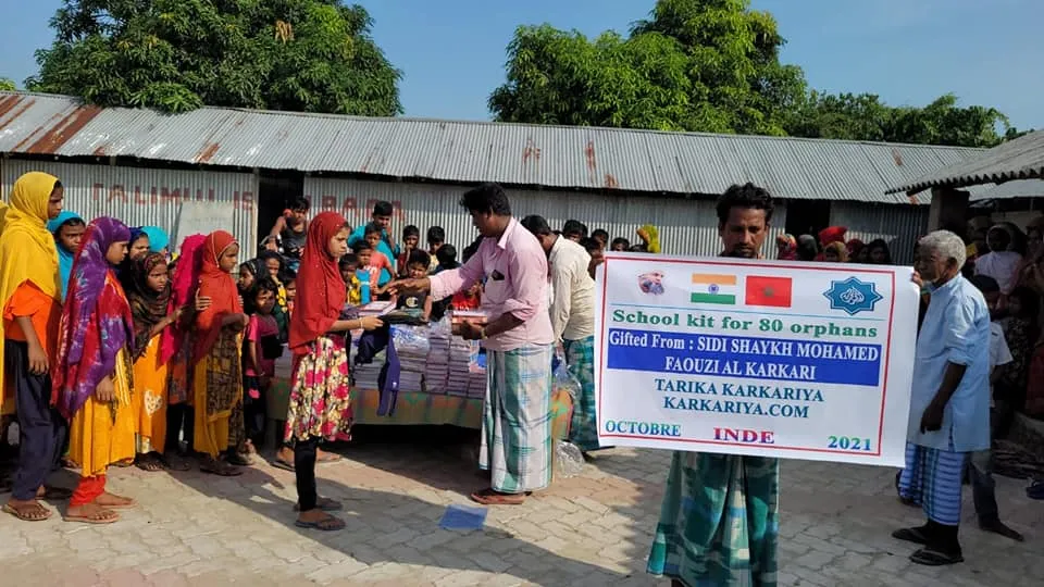 80 kits scolaires pour les orphelins de Bagalbari