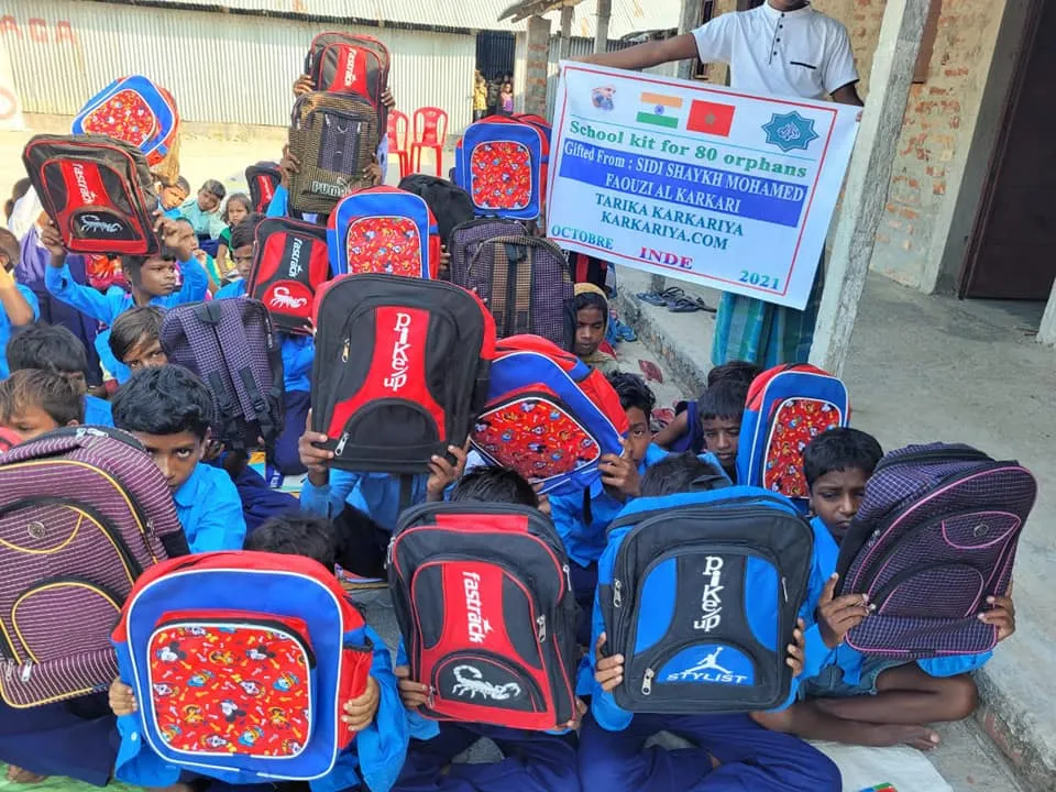80 kits scolaires pour les orphelins de Bagalbari
