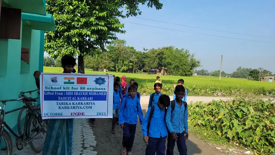 80 kits scolaires pour les orphelins de Bagalbari