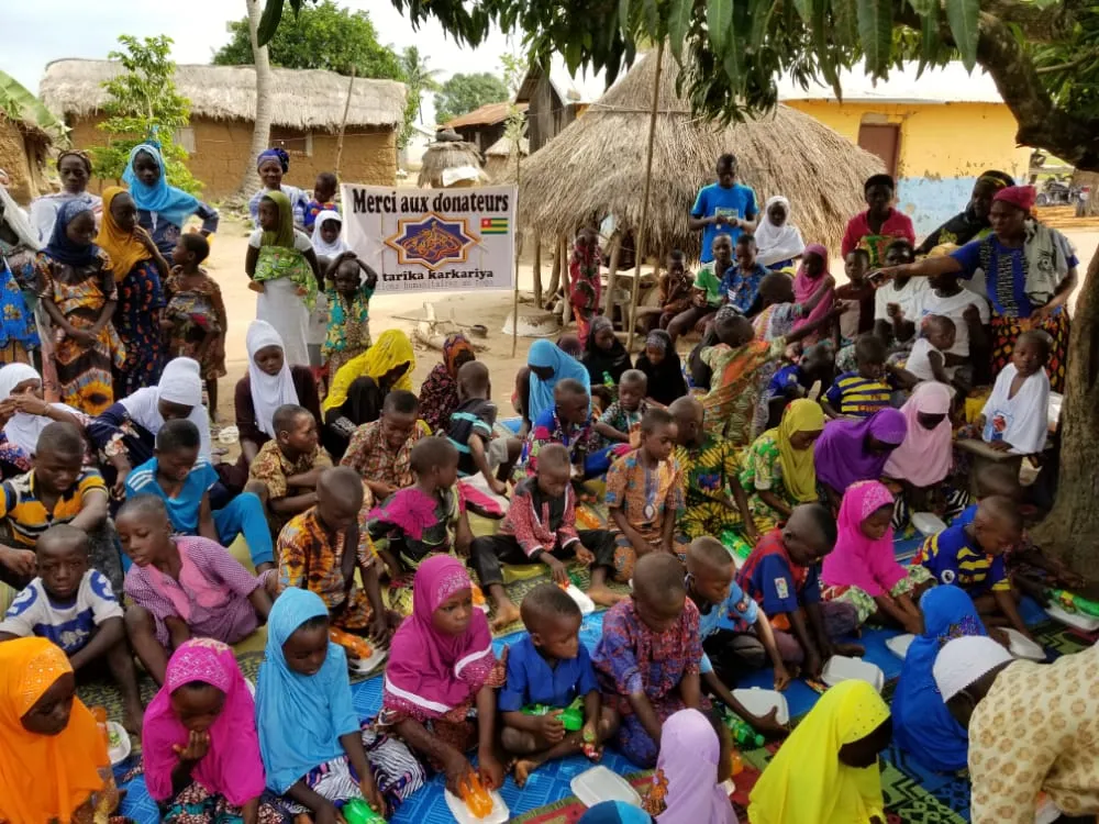 Les disciples karkaris togolais organisent un repas festif pour 200 orphelins