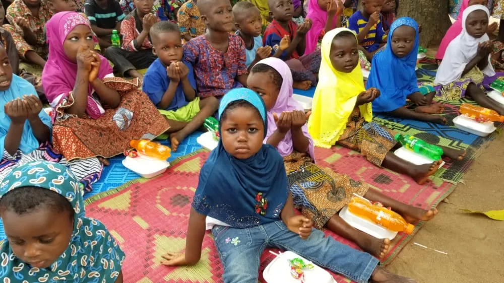 Les disciples karkaris togolais organisent un repas festif pour 200 orphelins