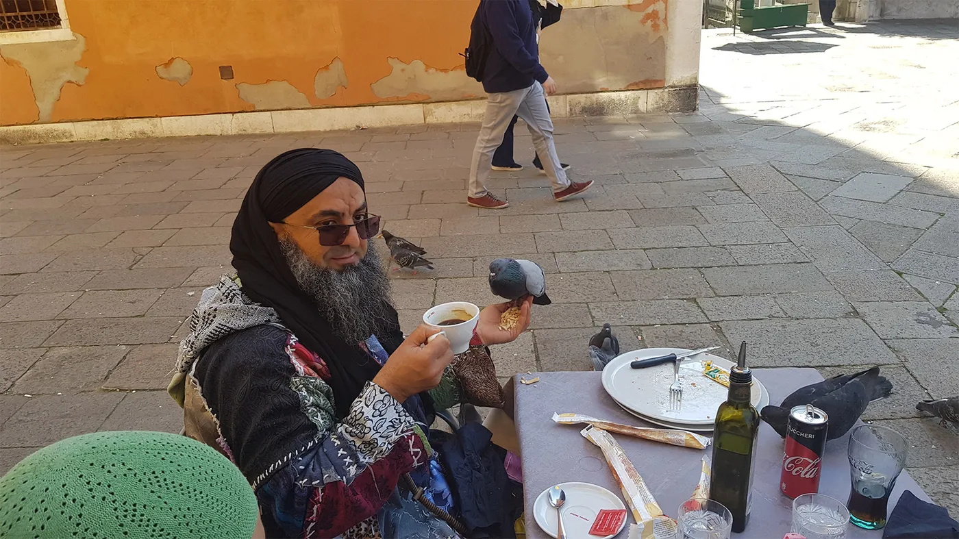 Les oiseaux, amis de sidi Shaykh à Venise