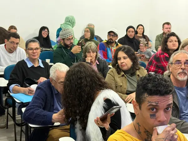 Professeurs, étudiants et chercheurs dans la salle