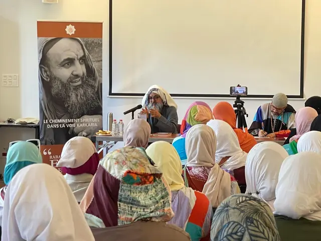 Le Shaykh lors de sa conférence à Paris
