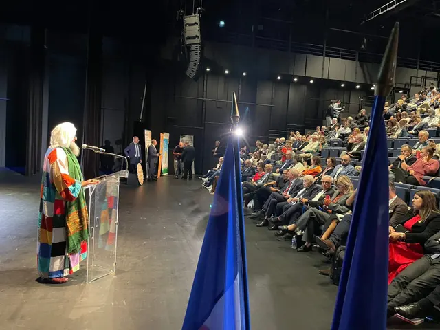 Le Shaykh s'adresse à la salle, Symposium pour la Paix