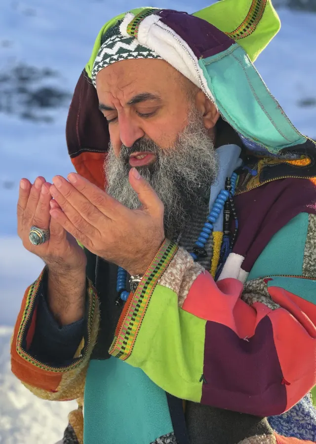 Le Shaykh en invocation dans la neige